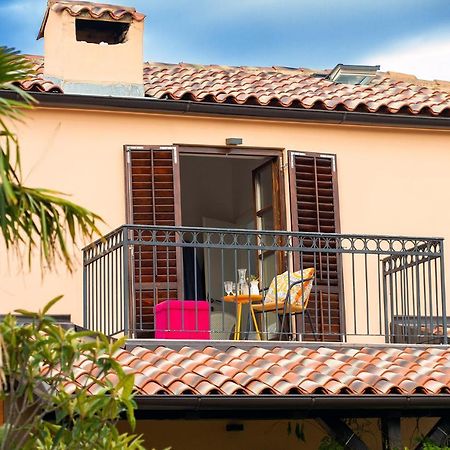 Holiday Home Kuca na Moru Kornić Dış mekan fotoğraf