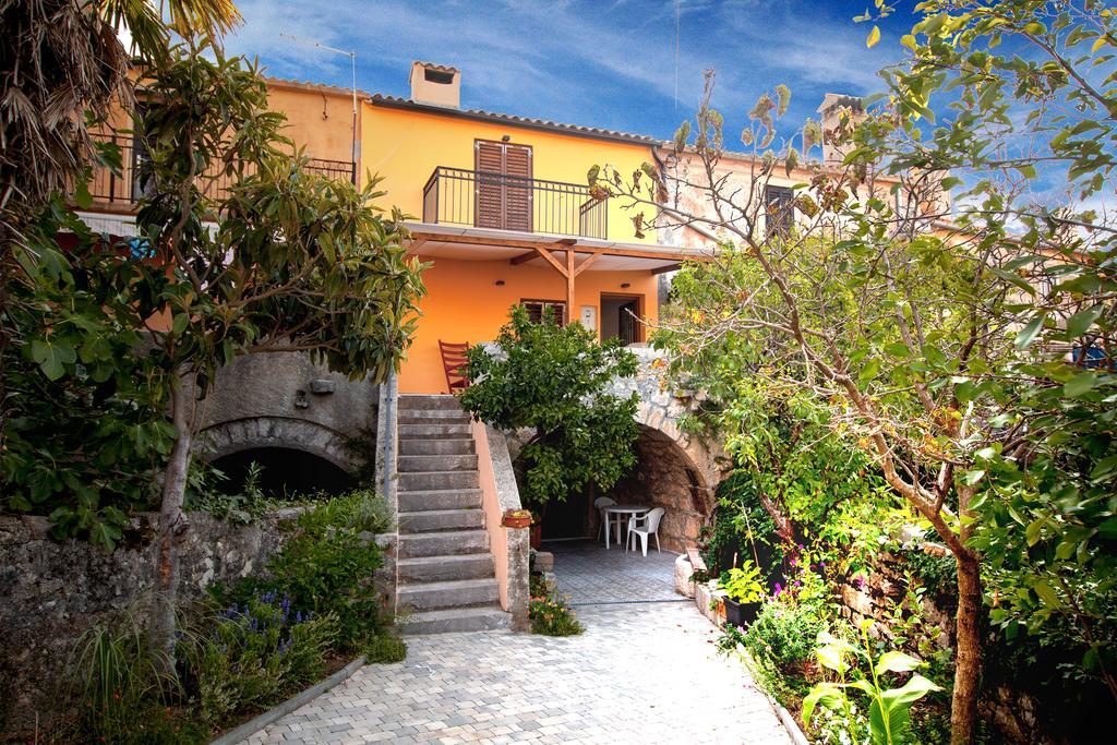 Holiday Home Kuca na Moru Kornić Dış mekan fotoğraf
